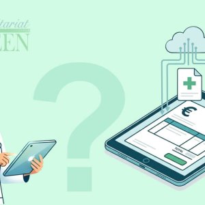 Médecin expert consultant une tablette devant une illustration de facture électronique dématérialisée et un point d'interrogation symbolisant les interrogations liées à la transition numérique.